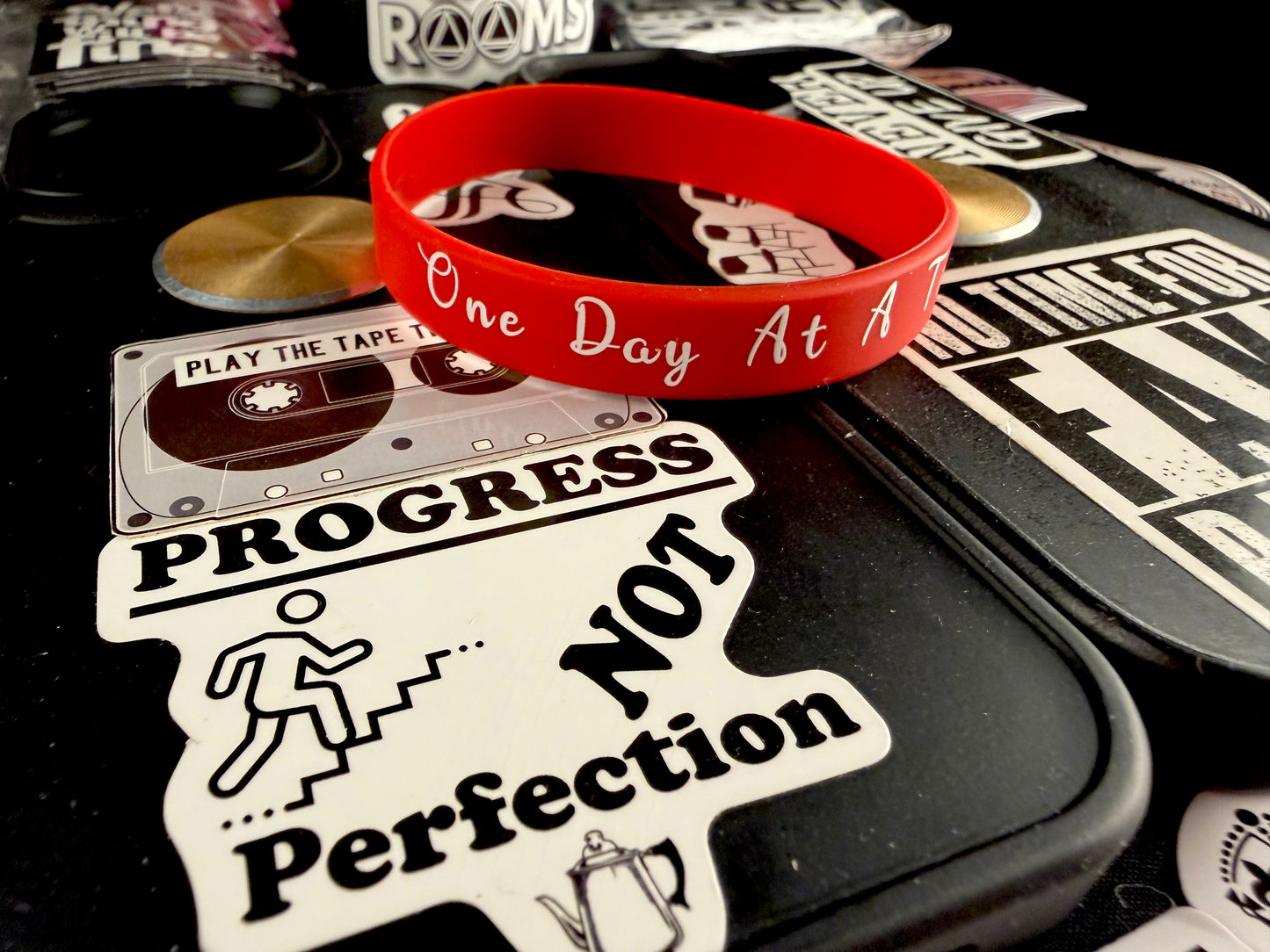 Heart’z Red One Day Band🙏🏻👑📘